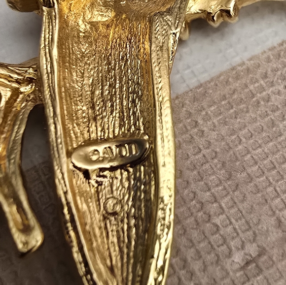 Parrot Pin - Picture 4 of 7